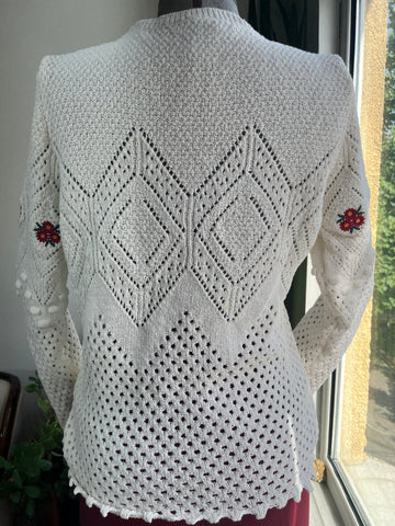 Chic White Crew Neck Sweater with Pom-Pom & Red Flower Details – Cozy & Stylish for Any Occasion