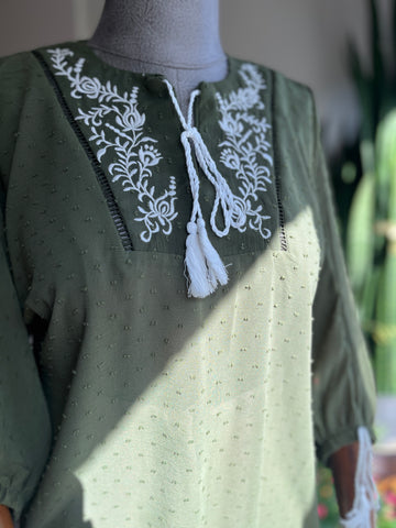 Floral Embroidered Transparent Blouse with Tassel Details – Stylish 3/4 Sleeve Textured Top