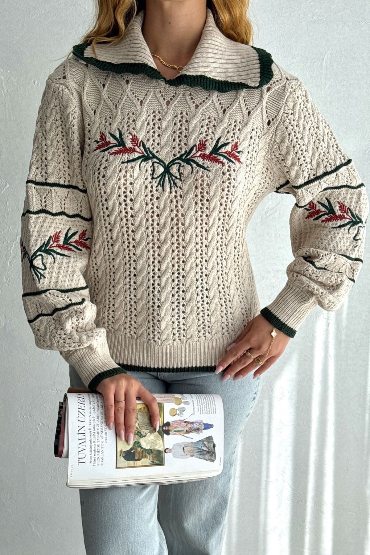 Christmas-Themed Khaki Striped Sweater – Floral Patterned, Collared, Warm Winter Style with Hair Knitting Detail